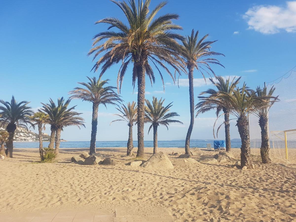 Beautiful Apartment 75M2 With View At The Beach, Pool, Parking Roses Exterior photo